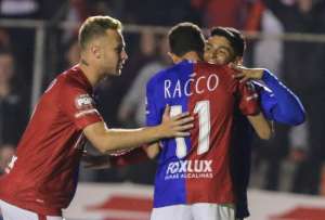 Com indefinição de Ricardo Oliveira, atacante do Paraná é sondado pelo Santos