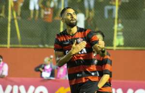 Na mira do Corinthians, Tréllez pede para deixar o Vitória