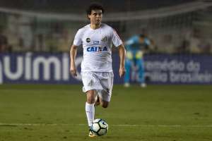 Victor Ferraz se diz lisonjeado com interesse do São Paulo, mas ficará no Santos