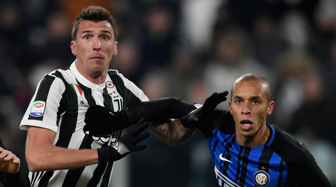 ITALIANO: Inter de Milão segura pressão da Juventus e Napoli agradece