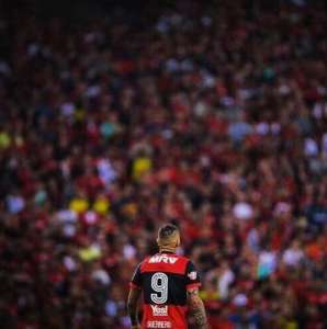 Indignado, Guerrero fala sobre suspensão imposta pela Fifa: 'Sou inocente'