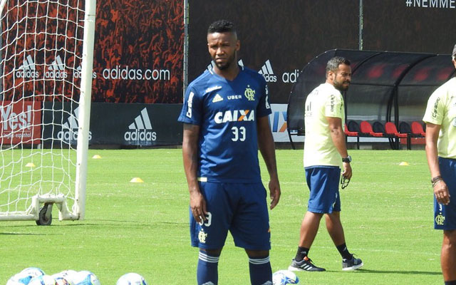 Paulistão: Em disputa de título pelo Flamengo, zagueiro é oferecido a Ponte Preta