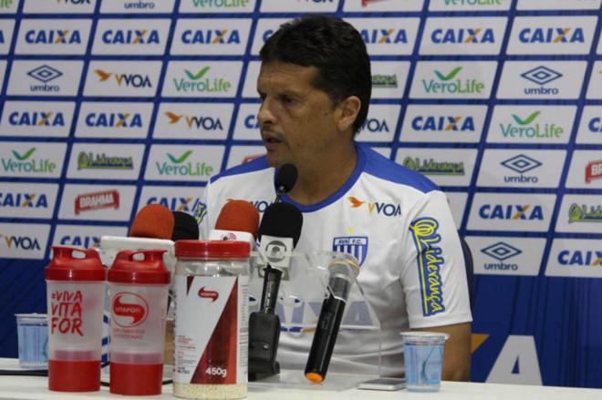 Catarinense: Avaí vai propor renovação ao técnico Claudinei Oliveira