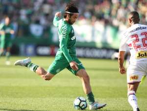 Catarinense: Lateral destaca temporada na Chapecoense e projeta 2018 com Libertadores