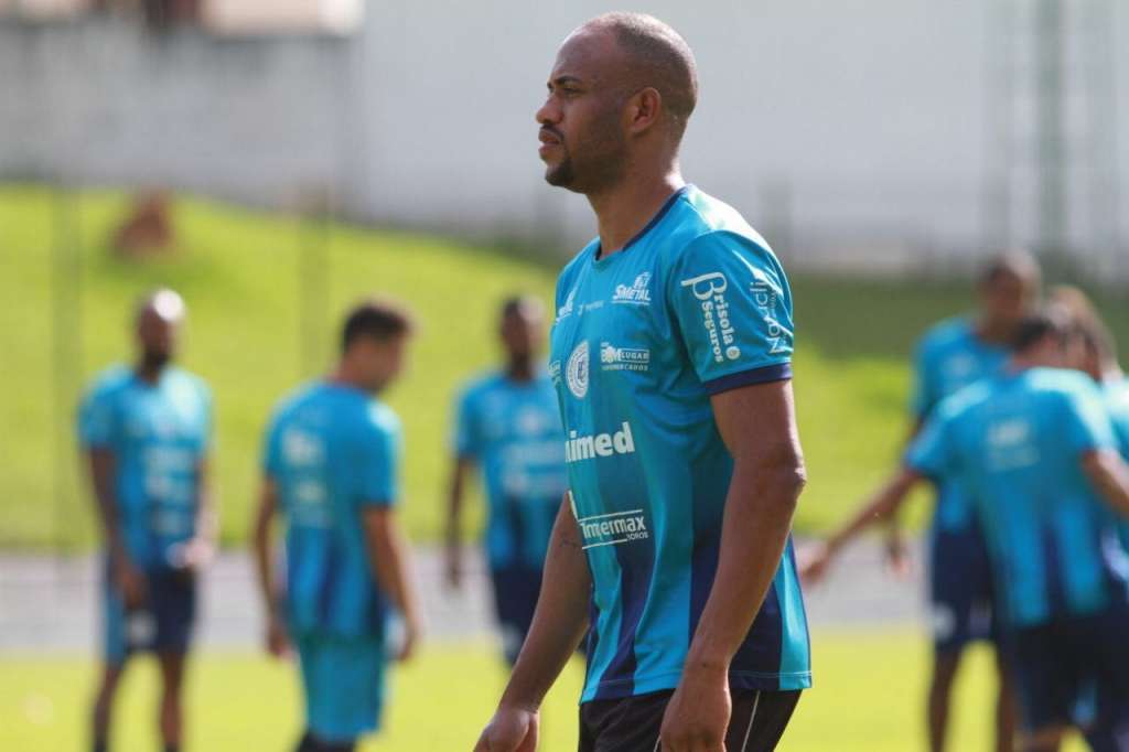 Recuperando de uma gravíssima lesão, goleiro do São Bento mostra garra