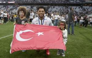 Após fazer história no Corinthians com títulos, Kazim pode ser negociado