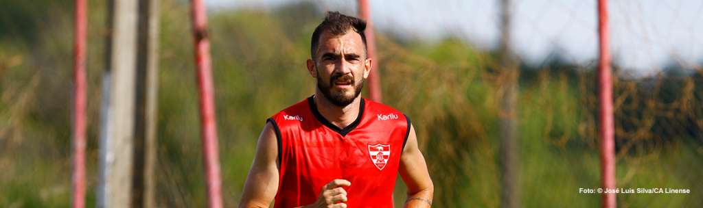 Ex-lateral de Atlético Goianiense e CRB é apresentado pelo Linense (Foto: José Luiz Silva/ CA Linense)