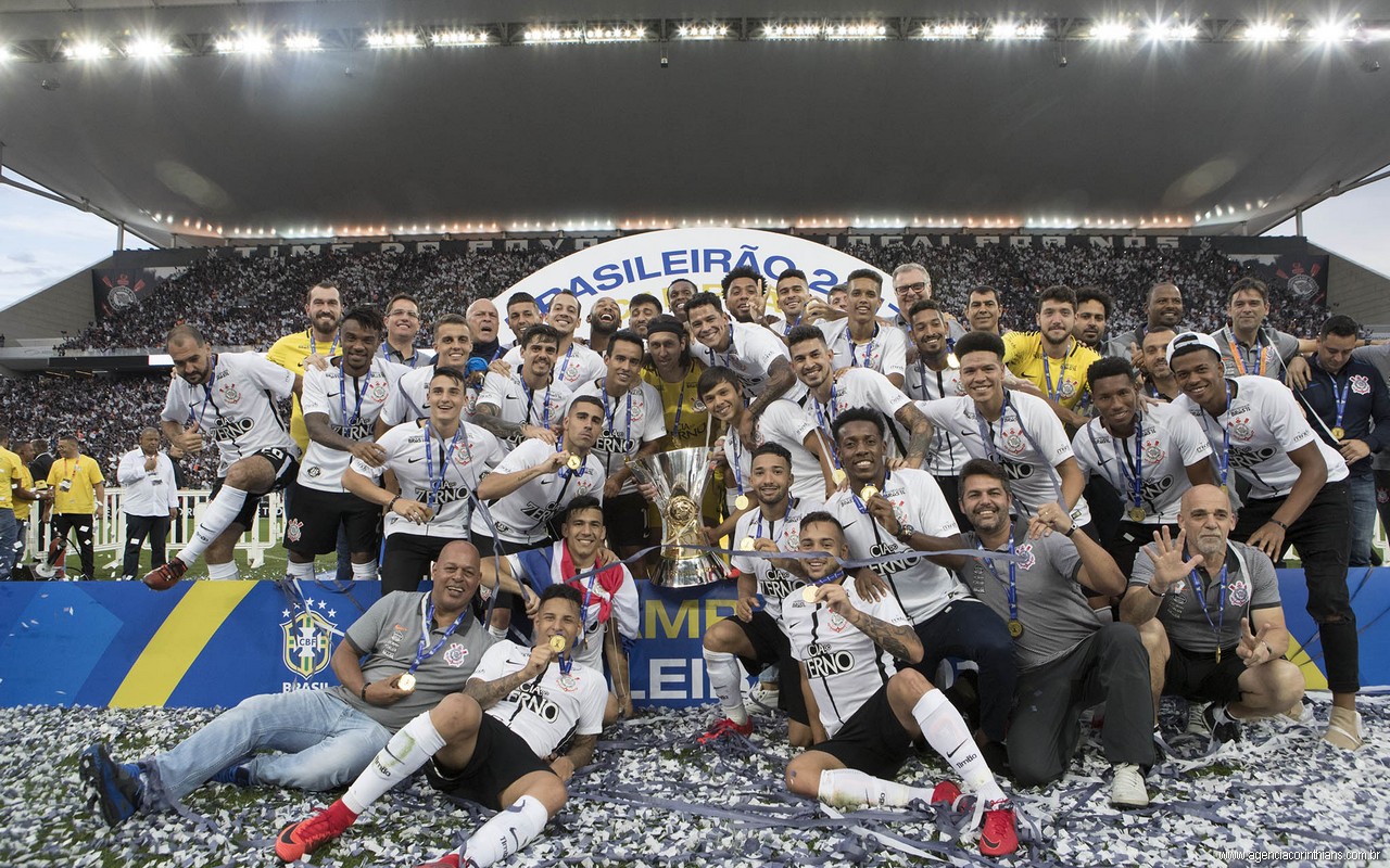 Corinthians renova contrato com fornecedora de material esportivo
