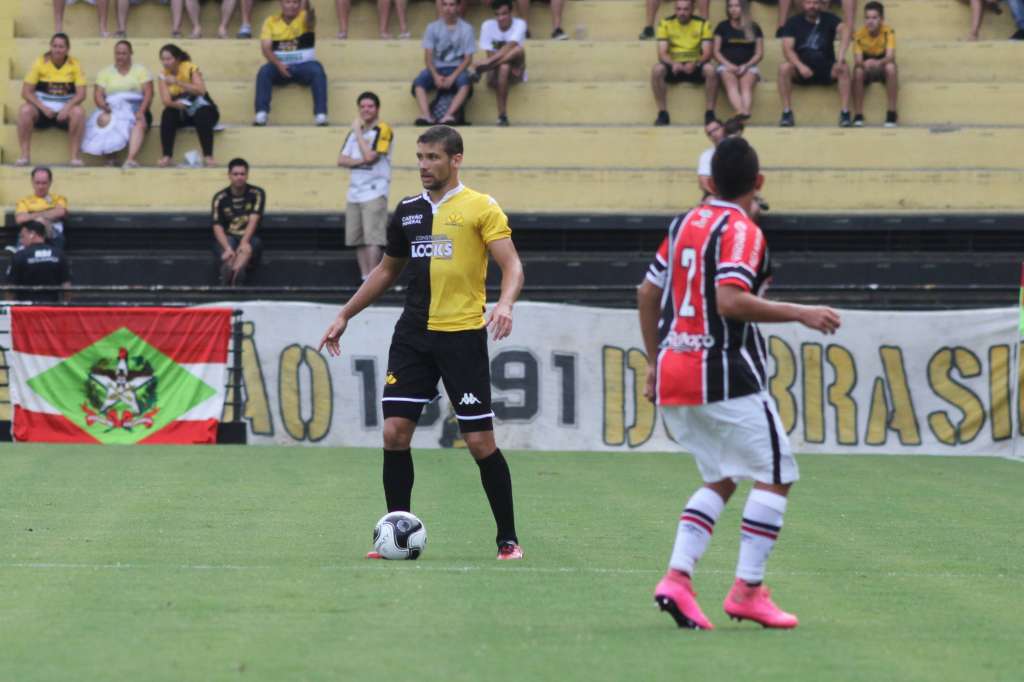 Diego Giaretta vai reforçar o Vila Nova em 2018. (Foto: Fernando Ribeiro / Criciúma EC)