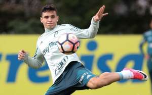 Raphael Veiga pode deixar o Palmeiras para reforçar rival do Brasileirão
