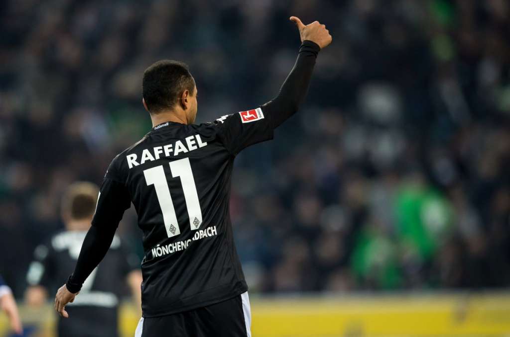 Raffael marca dois, Mönchengladbach vence e entra na zona para Liga dos Campeões