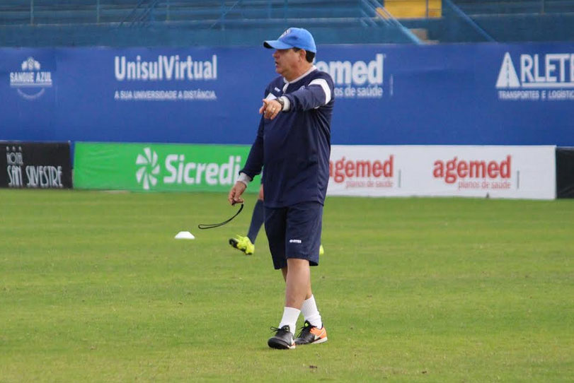 Catarinense: Waguinho Dias elogia desempenho do Tubarão em jogo-treino