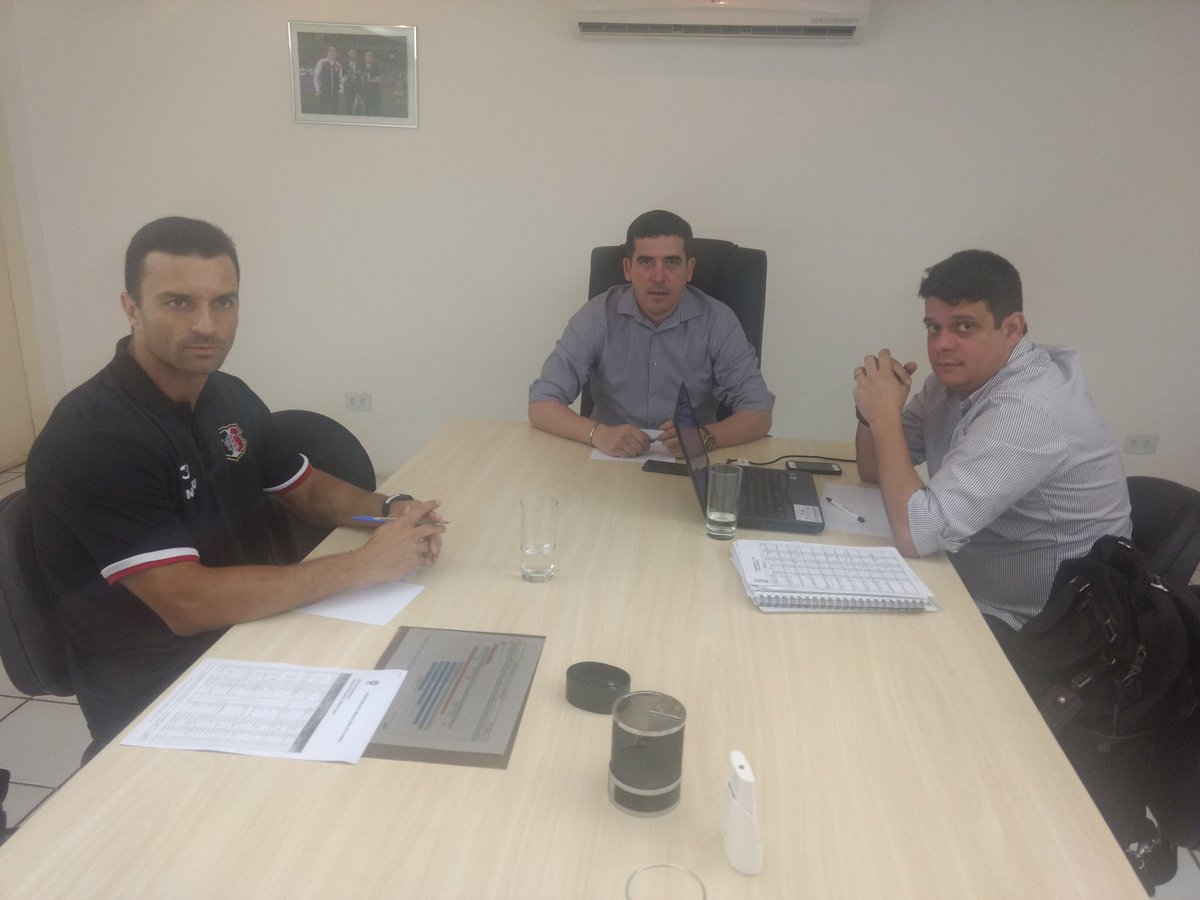 Júnior Rocha se reúne com presidente para começar os trabalhos no Santa Cruz