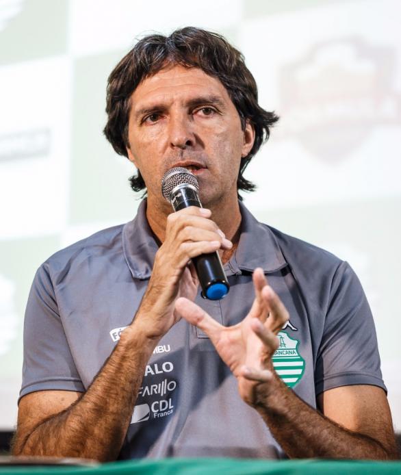 Francana apresenta carlinhos alves como treinador do time principal em 2018