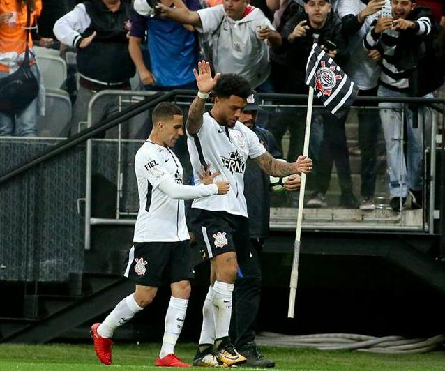Criticado, Kazim decidiu para o Corinthians na reta final (Foto: Rodrigo Coca)