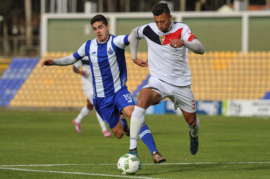 Jefferson Alves, ex-zagueiro da Udinese, fará período de testes para acertar com o Guarani