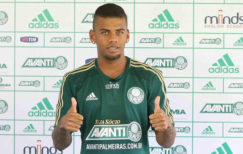 Pernambucano: Santa contrata ex-lateral do Santos e renova com ex-ala do Palmeiras