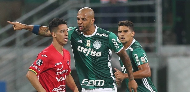 Presidente do Palmeiras diz contar com Felipe Melo e não pretende negociar Borja