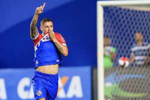 Presidente do Corinthians mostra pessimismo em acerto com Zé Rafael