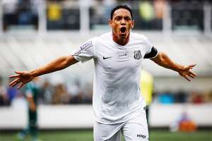 Ricardo Oliveira dá adeus ao Santos e garante: 'Foi minha prioridade permanecer'