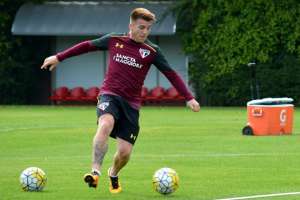 São Paulo aguarda proposta do Boca Juniors para vender Buffarini