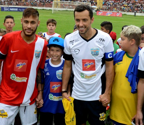 Ao lado de Caio Castro e Neymar, Nenê promove jogo beneficente neste sábado