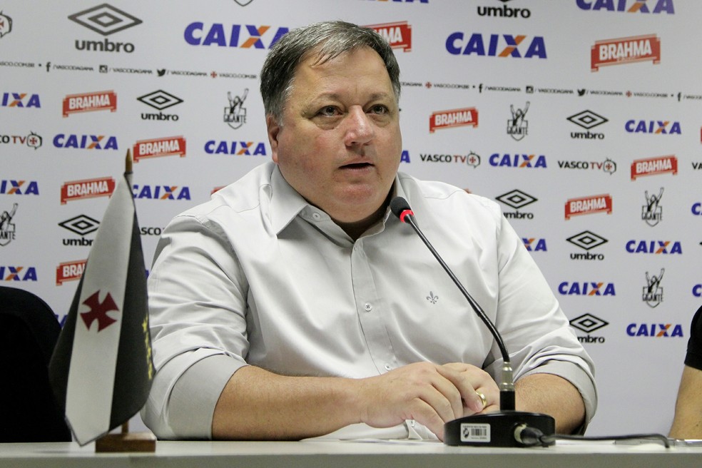 Gerente de futebol pede liberação do Vasco e assume cargo no Botafogo