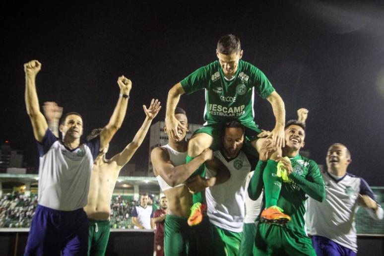 Fumagali celebra permanência do Guarani (Foto: Luciano Claudino - Código19)