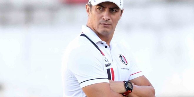 Adriano Teixeira comandou o Santa na reta final (Foto: Marlon Costa / Pernambuco Press)