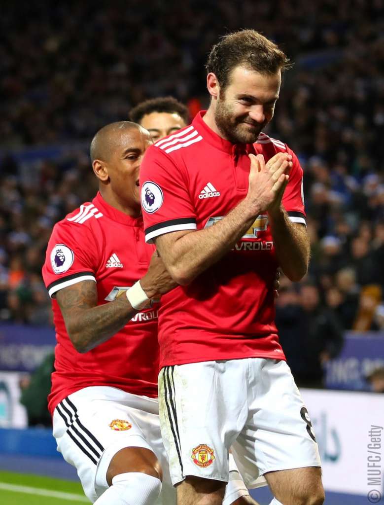 Manchester United sofre gol no último minuto e cede empate ao Leicester
