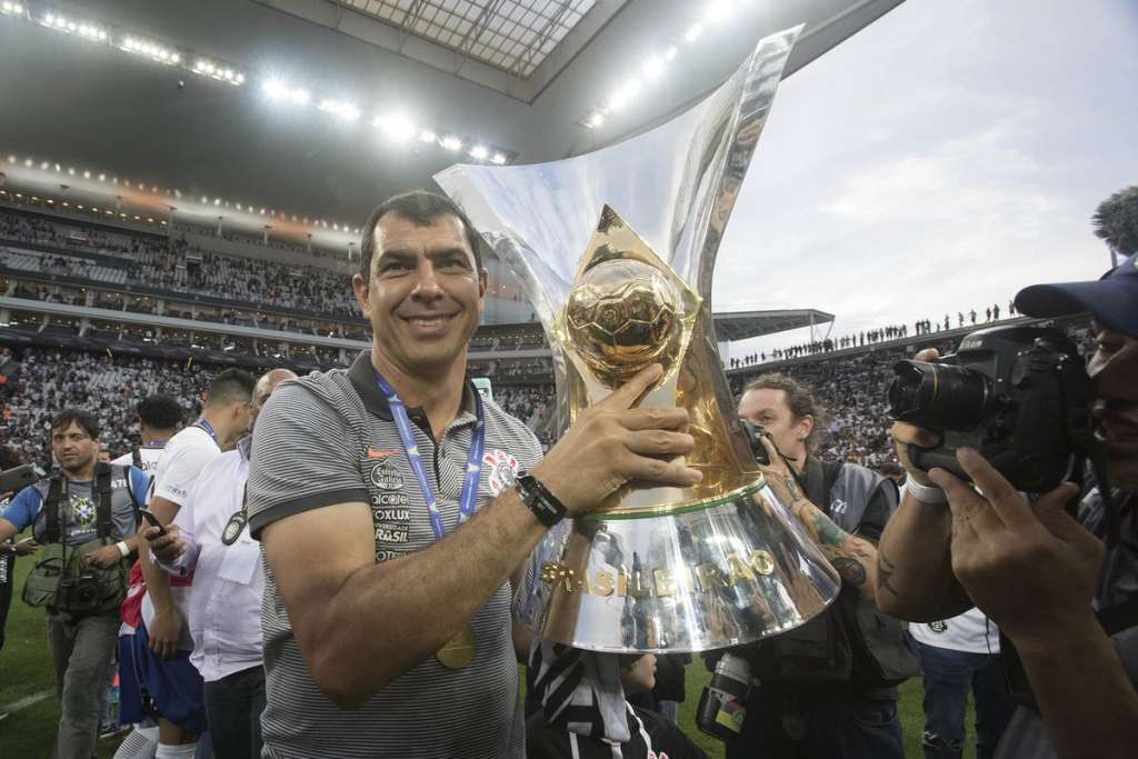 Carille exalta 1º ano como técnico do Corinthians: 'Muito aprendizado'