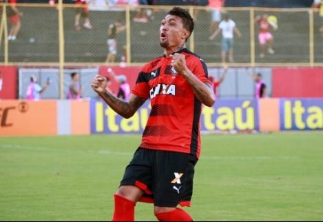 Kieza pode desembarcar no Rio de Janeiro