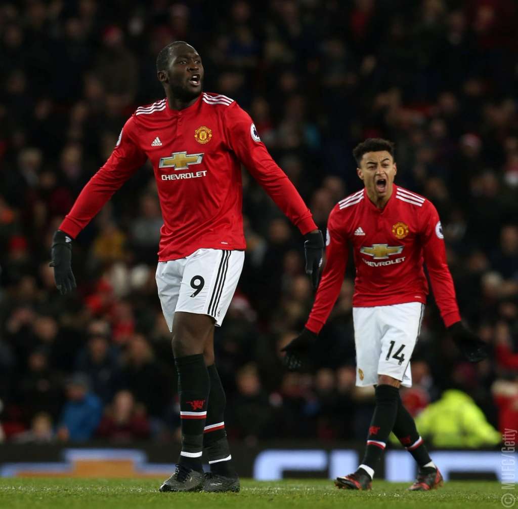 Lingard brilha, marca nos acréscimos e Manchester United empata com o Burnley