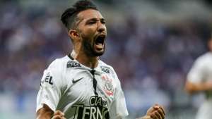 Ex-Ponte curte fama de talismã e prega humildade para o Corinthians em 2018
