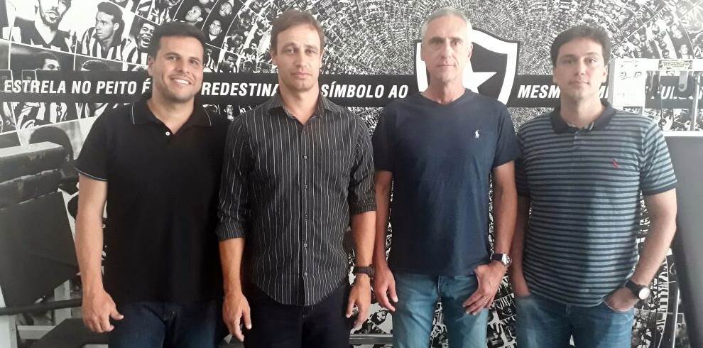 Botafogo reformula departamento de futebol e anuncia novo auxiliar e preparador