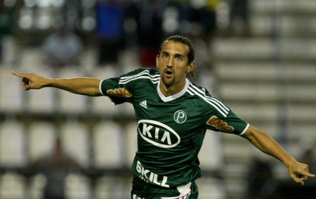 Hernán Barcos, ex-Palmeiras e Grêmio, negocia com o Botafogo para 2018
