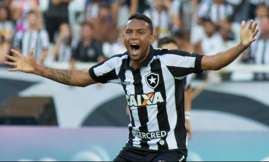 Botafogo frustra Ponte Preta e renova com Gilson
