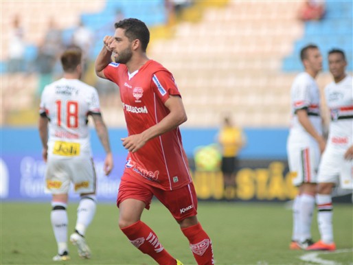 Futebol Interior on X: Manaus contrata volante com passagem de dois anos  pelo clube -   / X