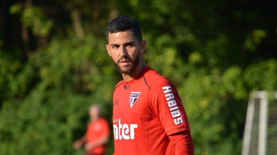 Após rescindir com o São Paulo, Renan Ribeiro acerta com o Estoril