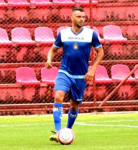 Paulistão: De contrato renovado, Paulinho Santos comemora permanência no São Caetano