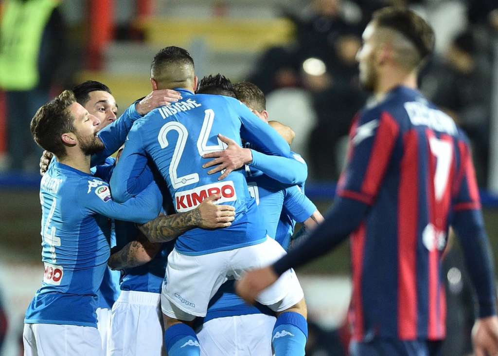 Campeão' do 1º turno, Napoli bate Crotone e amplia vantagem na ponta