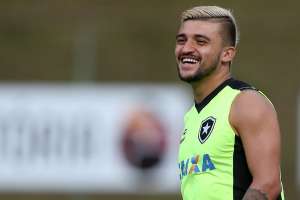 Victor Luís se despede do Botafogo antes de voltar ao Palmeiras