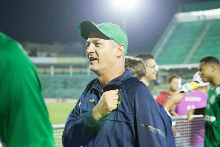 Lisca 'Doido' evitou o rebaixamento do Bugre (Foto: Rafael Fernandes / Guarani)