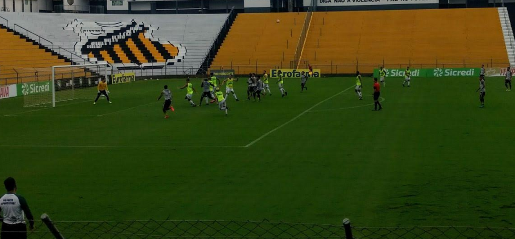O jogo terminou em empate por 2 a 2 (Foto: Plínio Godoy)