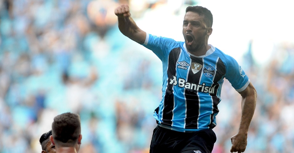 Cruzeiro oferece atacante Sassá e acerta com lateral Edílson