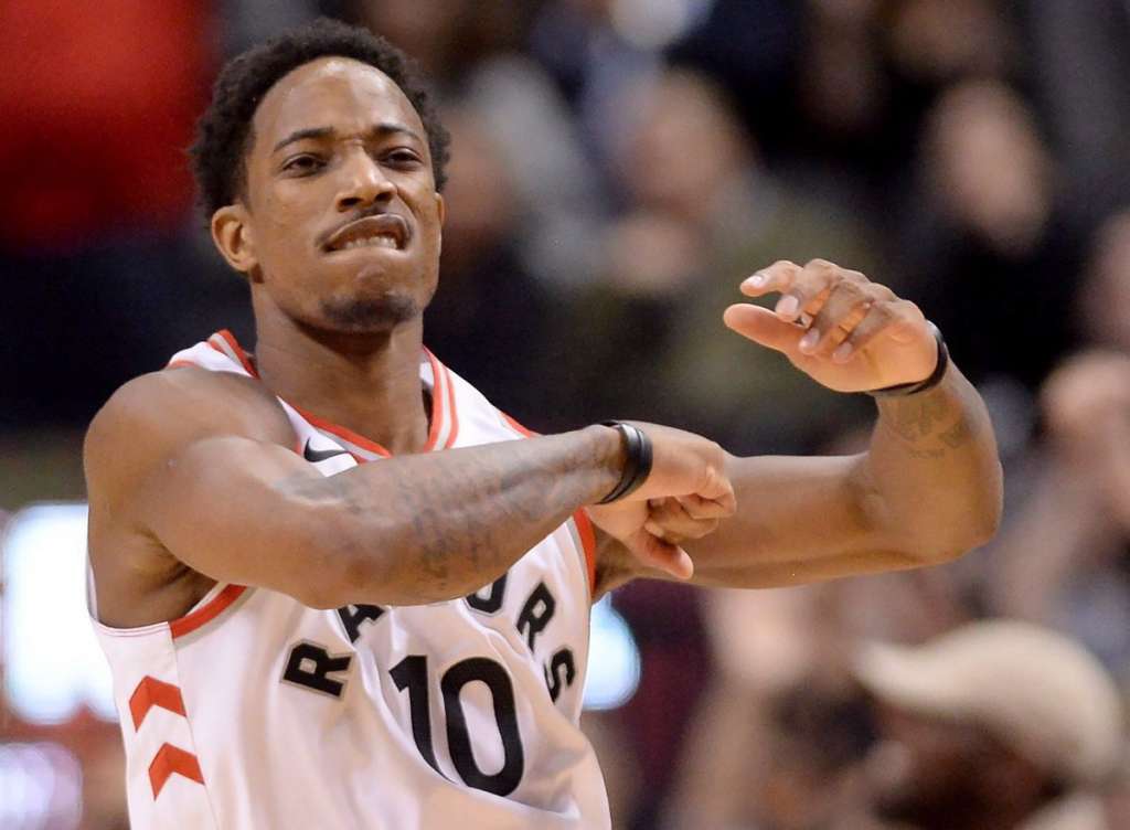 Com 52 pontos de DeRozan, Raptors vence Bucks na prorrogação