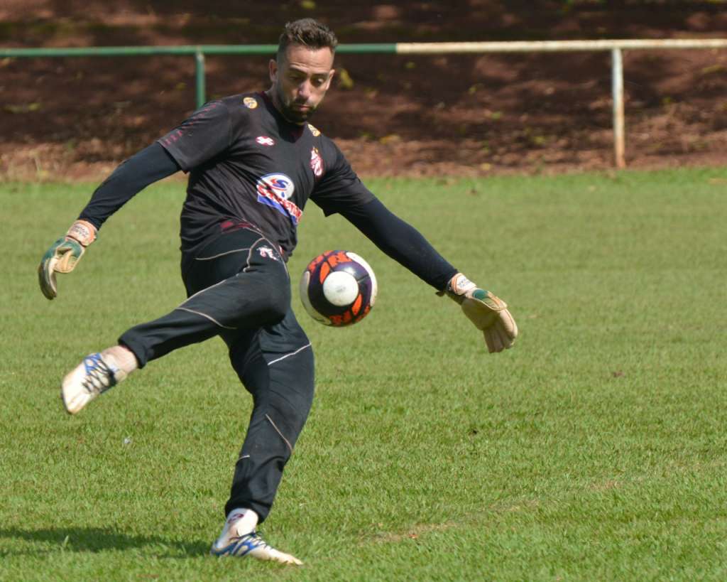 A duas semanas para estreia, goleiro do Touro vê equipe quase pronta para Série A2 (Foto: Luciano André / Sertãozinho F.C.)