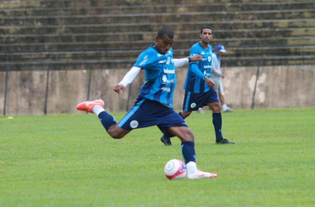 Gramado do estádio do CIC preocupa jogadores e comissão técnica do São Bento
