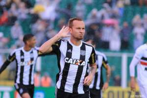 Ex-Santos, Zé Love é oferecido a Ponte Preta para o Paulistão