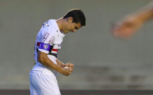 Chineses exigem que Hernanes deixe o São Paulo e se reapresente segunda-feira